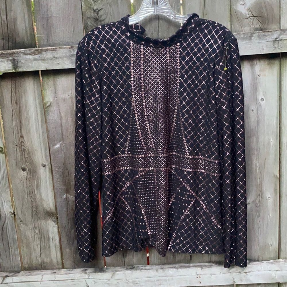 BOLD elements Black and Pink Geometric Long-Sleeve Top